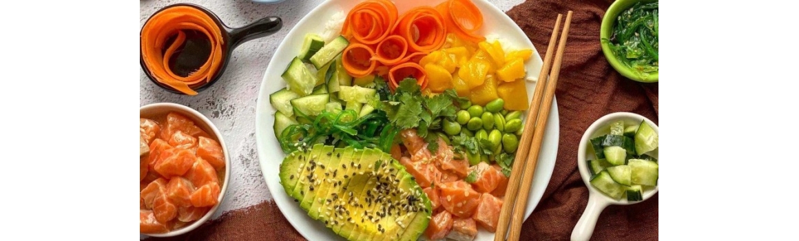 Domácí poke bowl: Základní recept, omáčka a 4 nové varianty