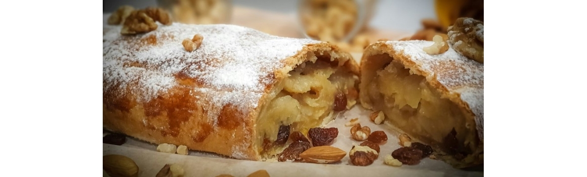 Jablečný štrůdl jako od babičky: Recept, těsto i pečení krok za krokem